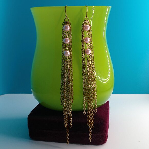 Pink pearl with fine chains dangle earrings - Picture 6 of 7